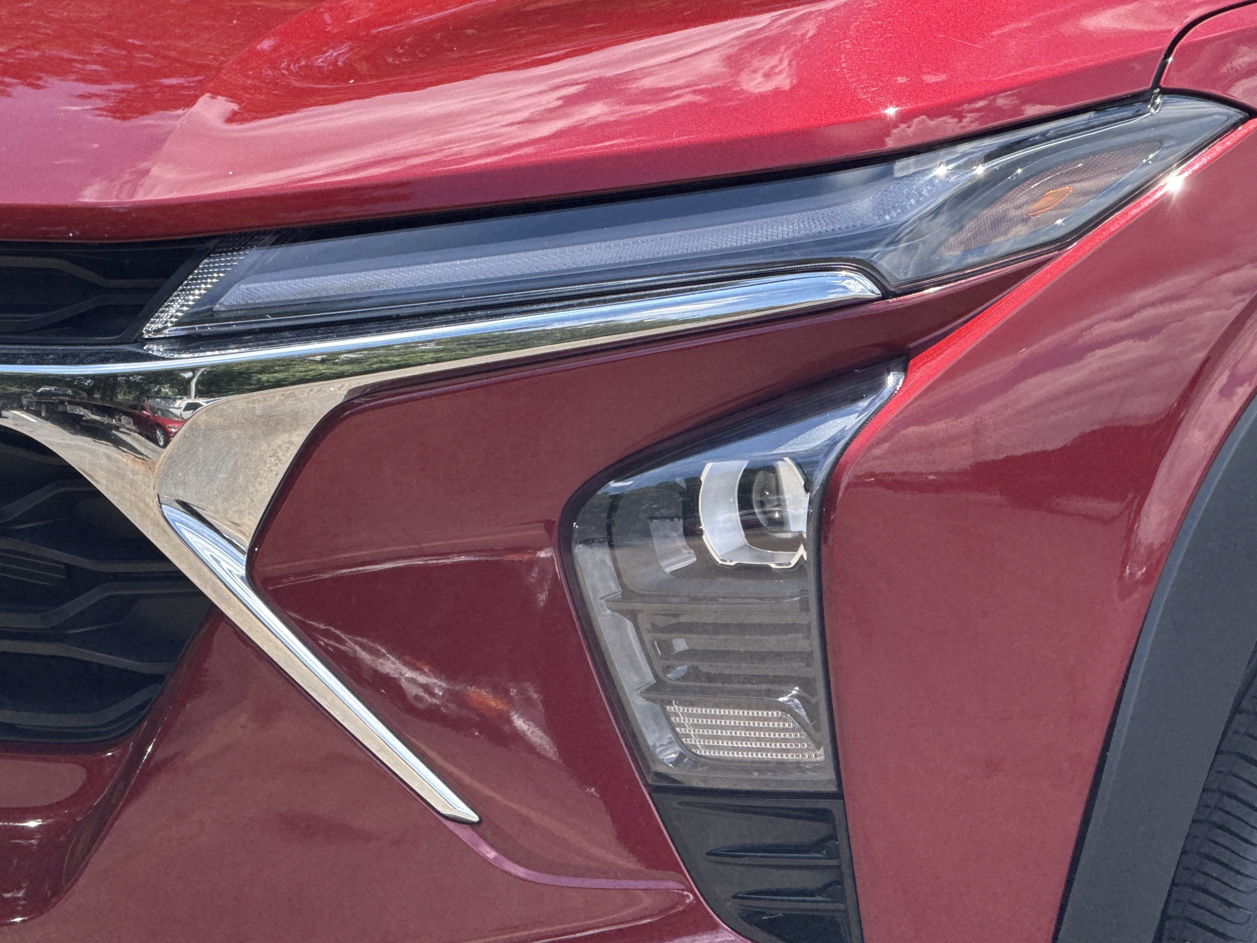 Used 2025 Chevrolet Trax LT FWD image 8