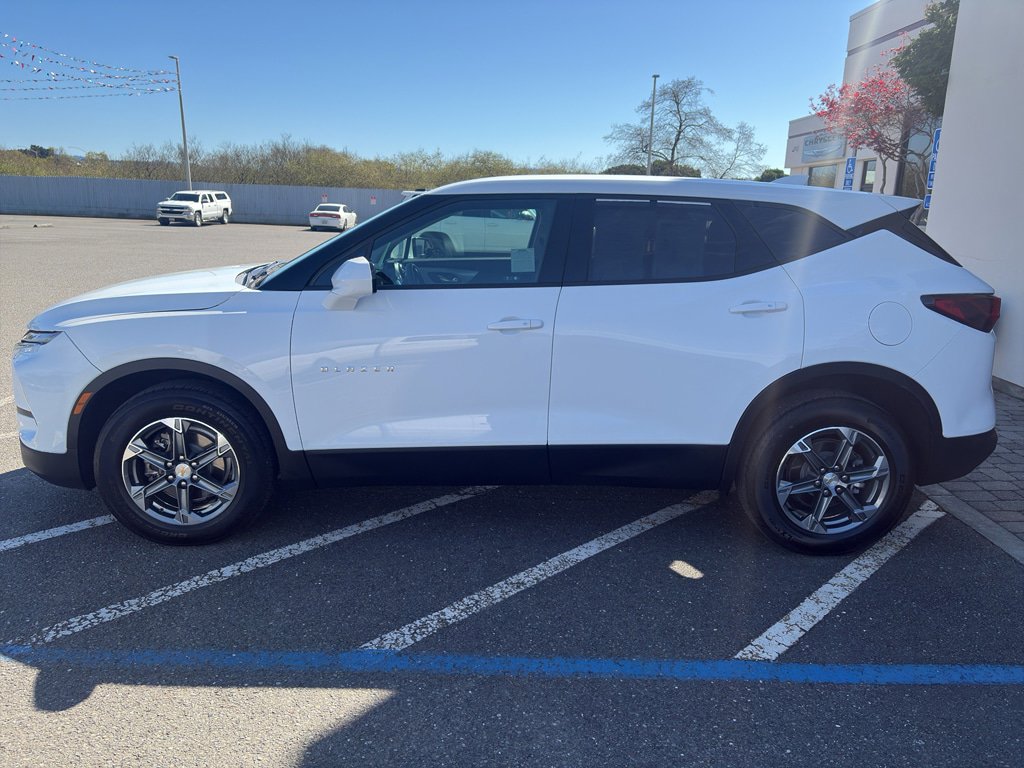 Used 2025 Chevrolet Blazer LT AWD/4WD image 4