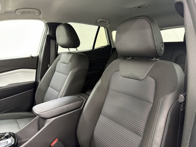 Used 2025 Chevrolet Trax LT w/ LT Convenience Package image 19