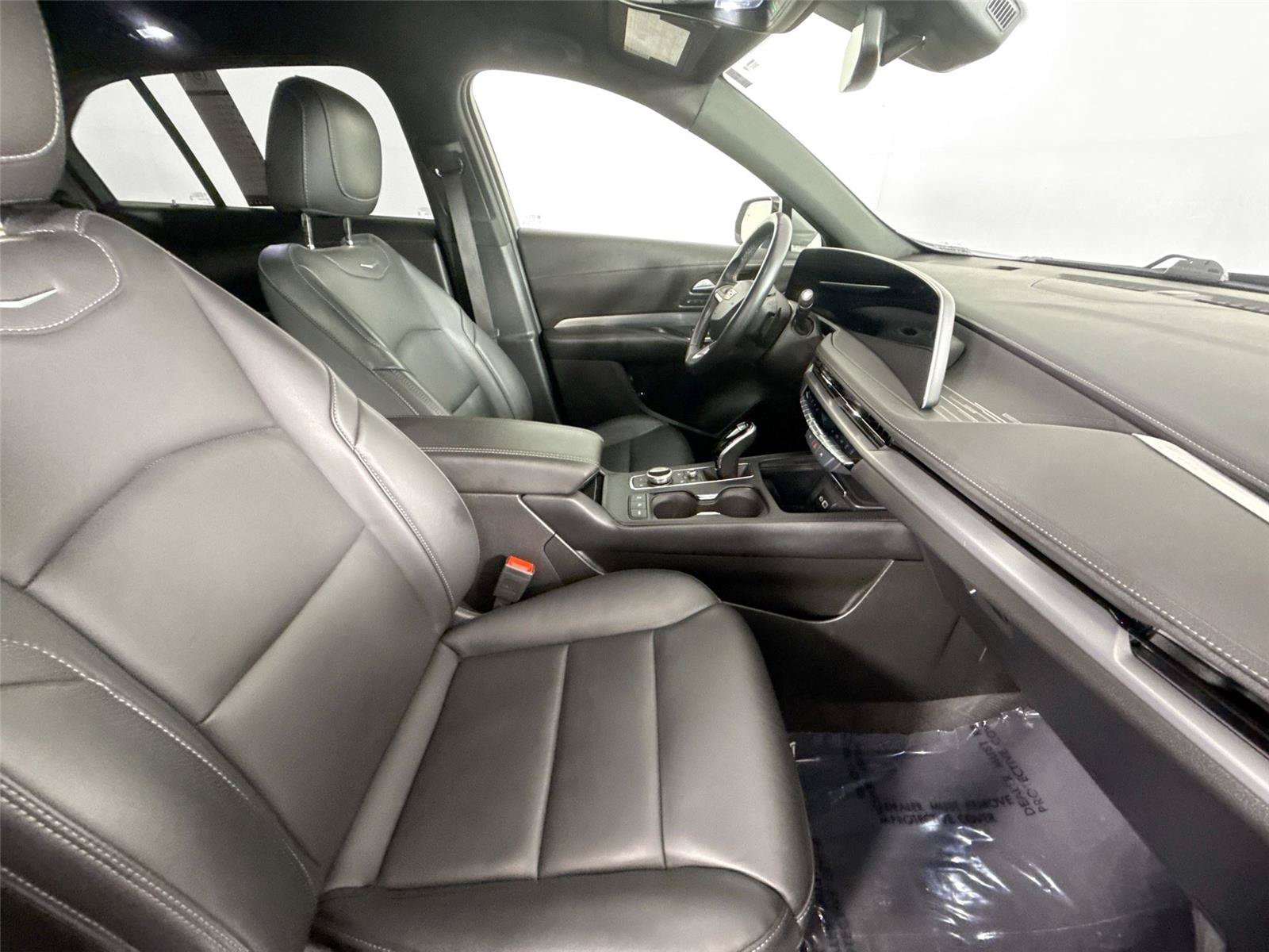 Used 2025 Cadillac XT4 Premium Luxury FWD image 43