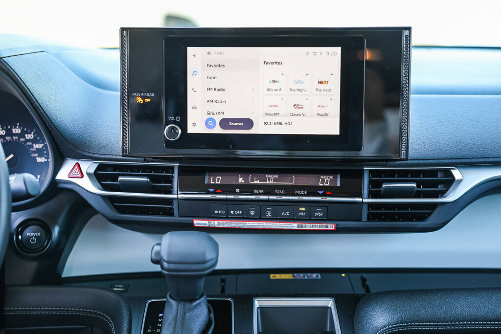 Certified 2026 Toyota Sienna LE image 3