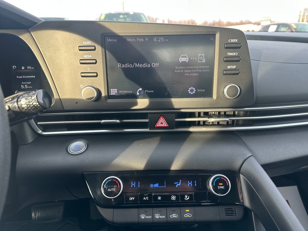 Used 2023 Hyundai Elantra SEL image 23