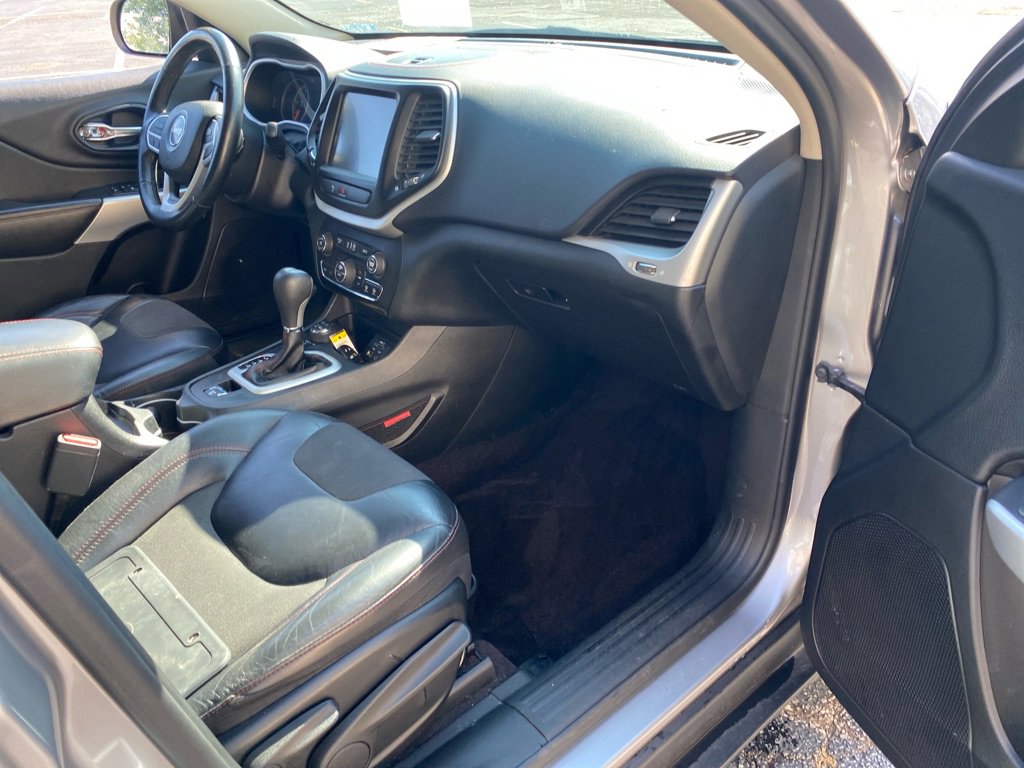 Used 2018 Jeep Cherokee Trailhawk w/ Comfort/Convenience Group image 26