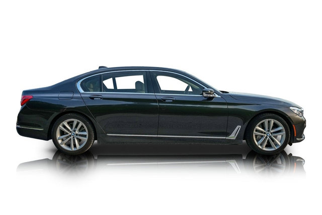 Used 2019 BMW 750i xDrive w/ Executive Package AWD/4WD image 2
