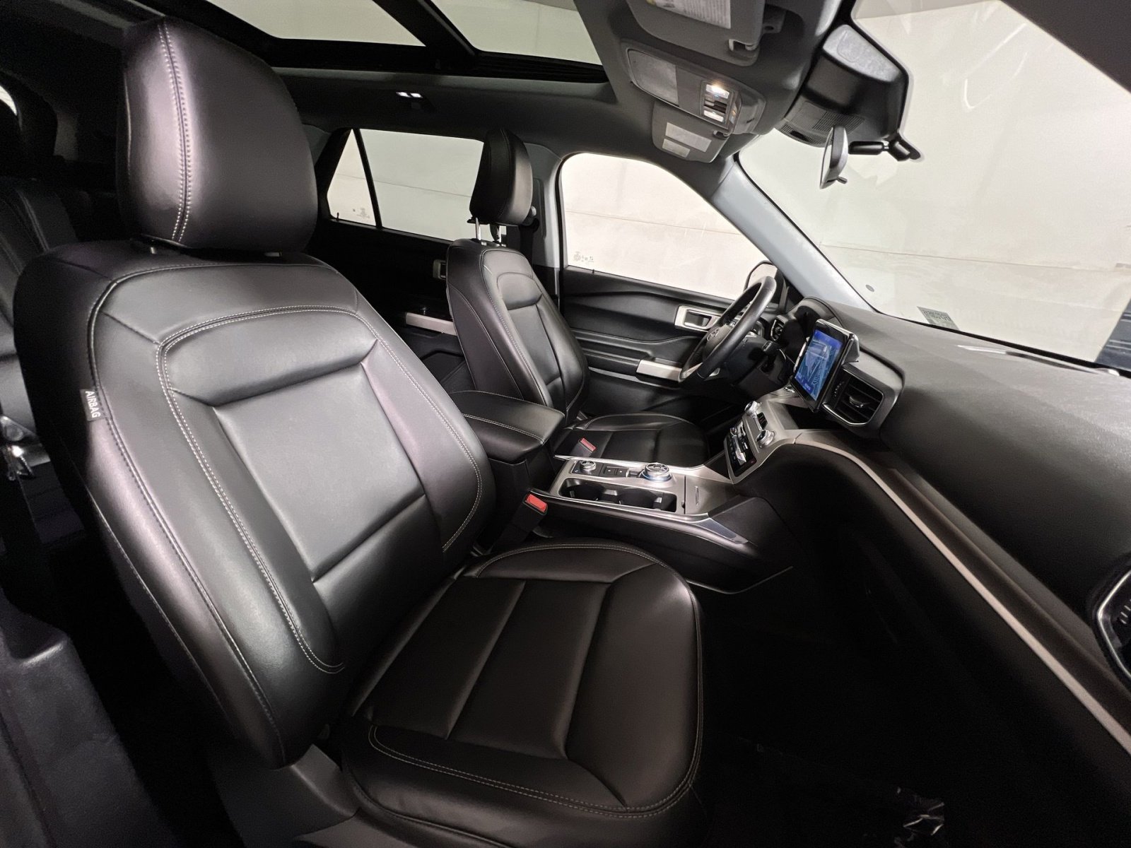 Used 2022 Ford Explorer XLT w/ Equipment Group 202A image 28