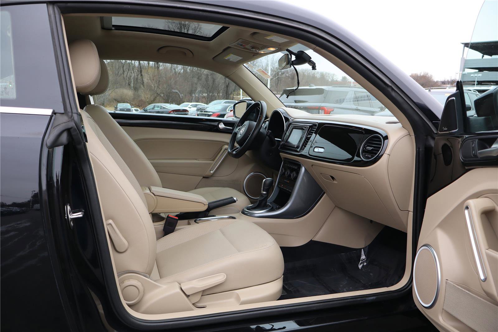 Used 2019 Volkswagen Beetle 2.0T SE w/ SE Premium Package image 29