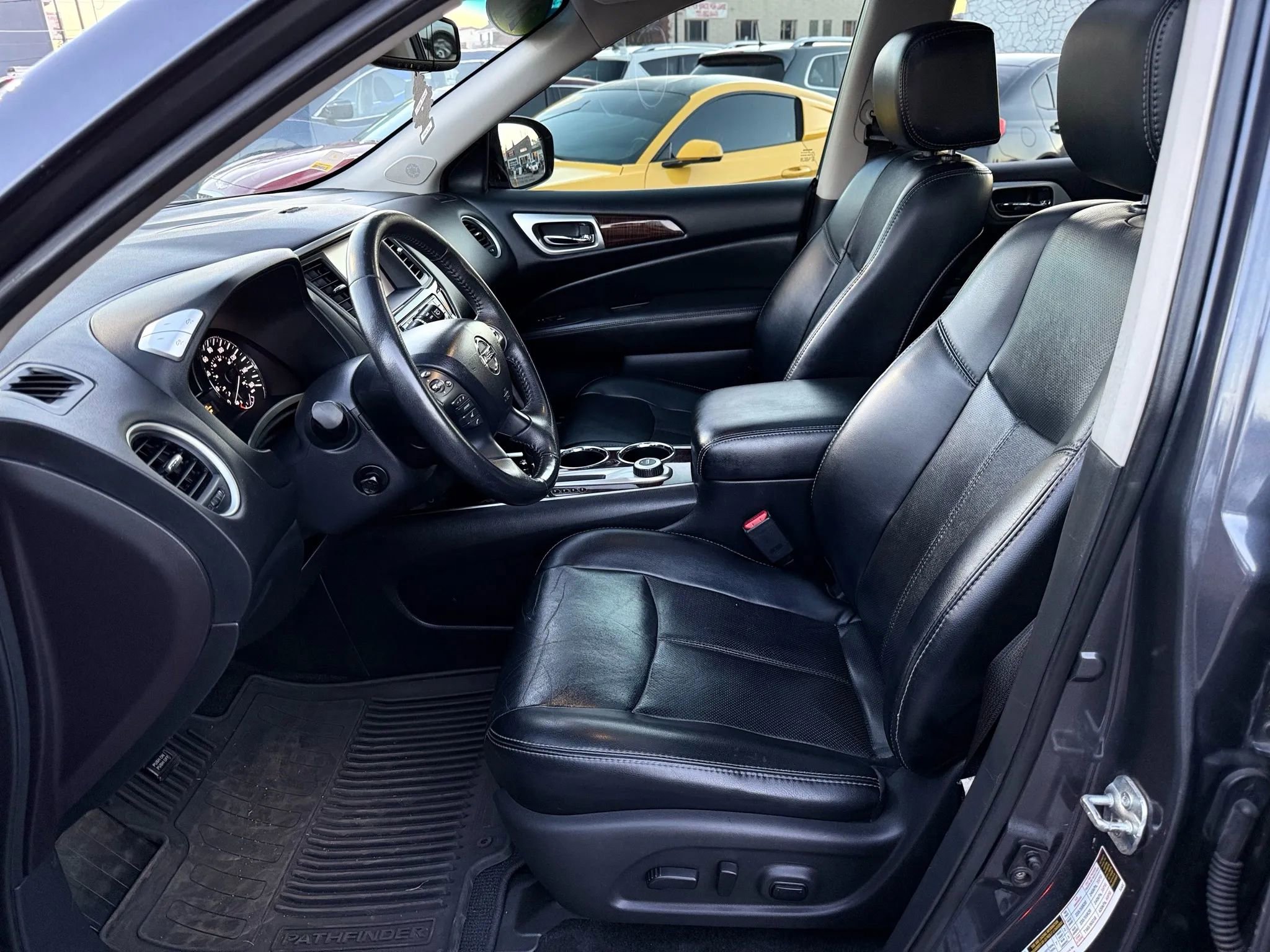 Used 2014 Nissan Pathfinder Platinum w/ Platinum Premium Package image 12