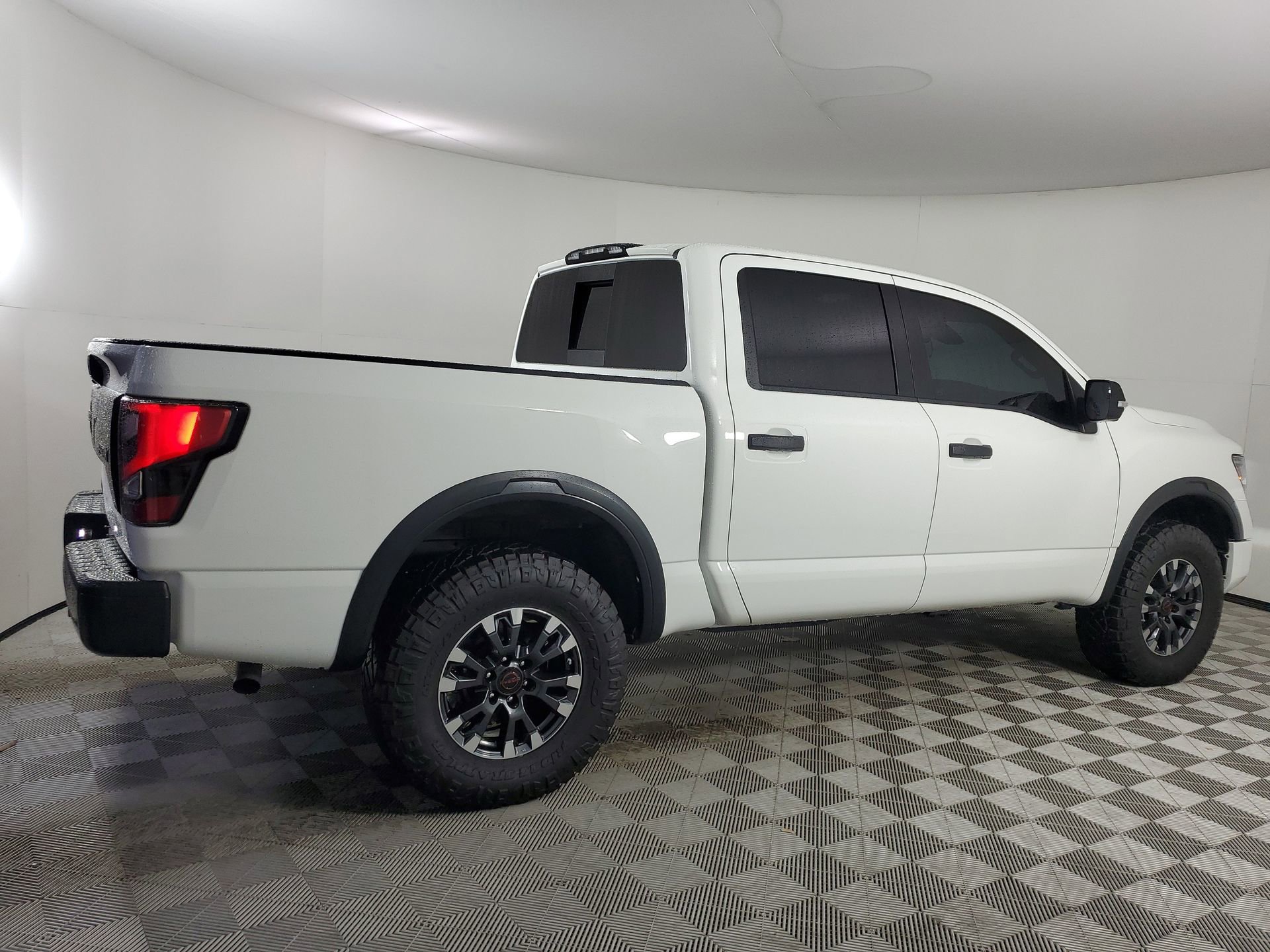 Used 2024 Nissan Titan PRO-4X w/ Pro-4x Convenience Package image 13
