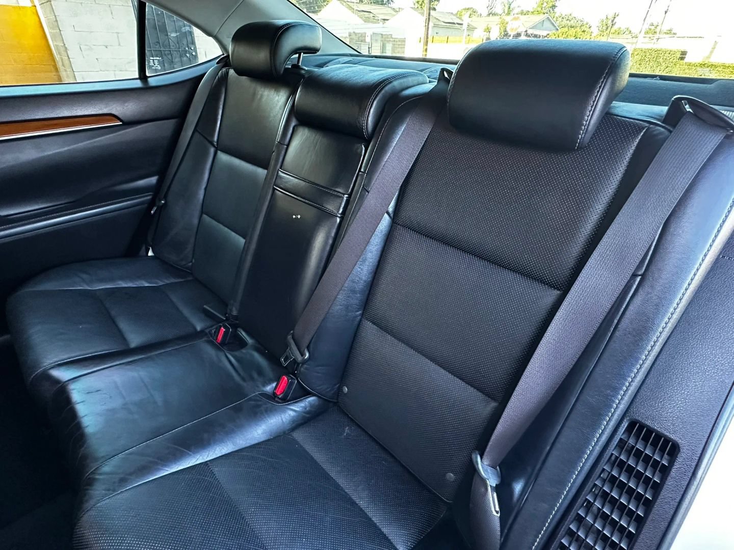 Used 2013 Lexus ES 300h w/ Luxury Pkg FWD image 19