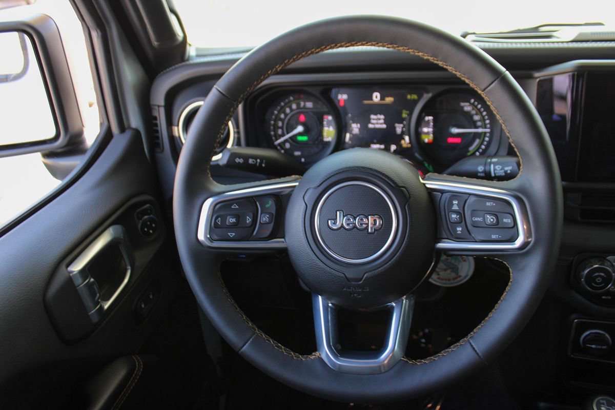 Used 2024 Jeep Wrangler Unlimited Sahara w/ Technology Group AWD/4WD image 24