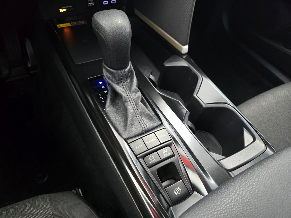 Used 2025 Toyota Camry LE FWD image 32