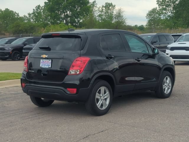 Used 2022 Chevrolet Trax LS w/ Tint and Cruise Package AWD/4WD image 3