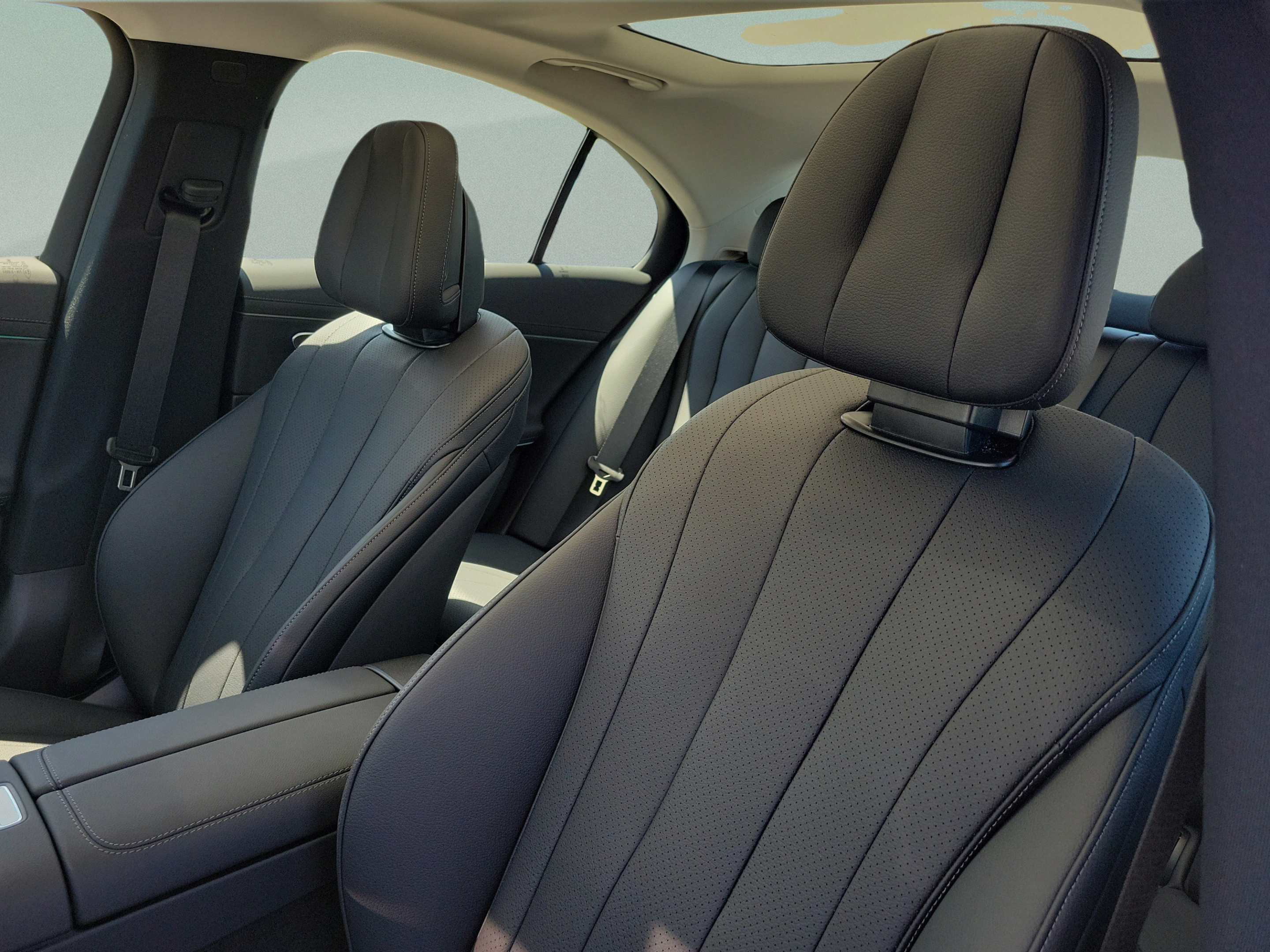 New 2026 Mercedes-Benz E 450 4MATIC Sedan image 18