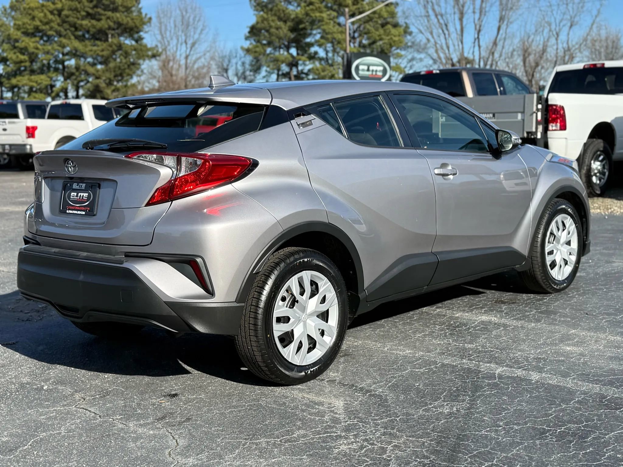 Used 2019 Toyota C-HR LE image 6