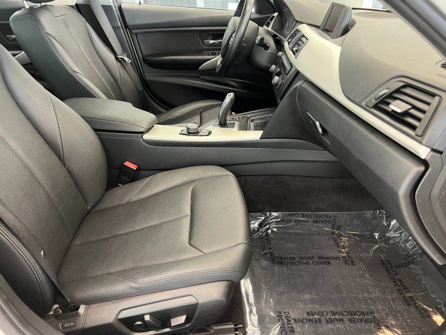 Used 2013 BMW 320i xDrive Sedan AWD/4WD image 12