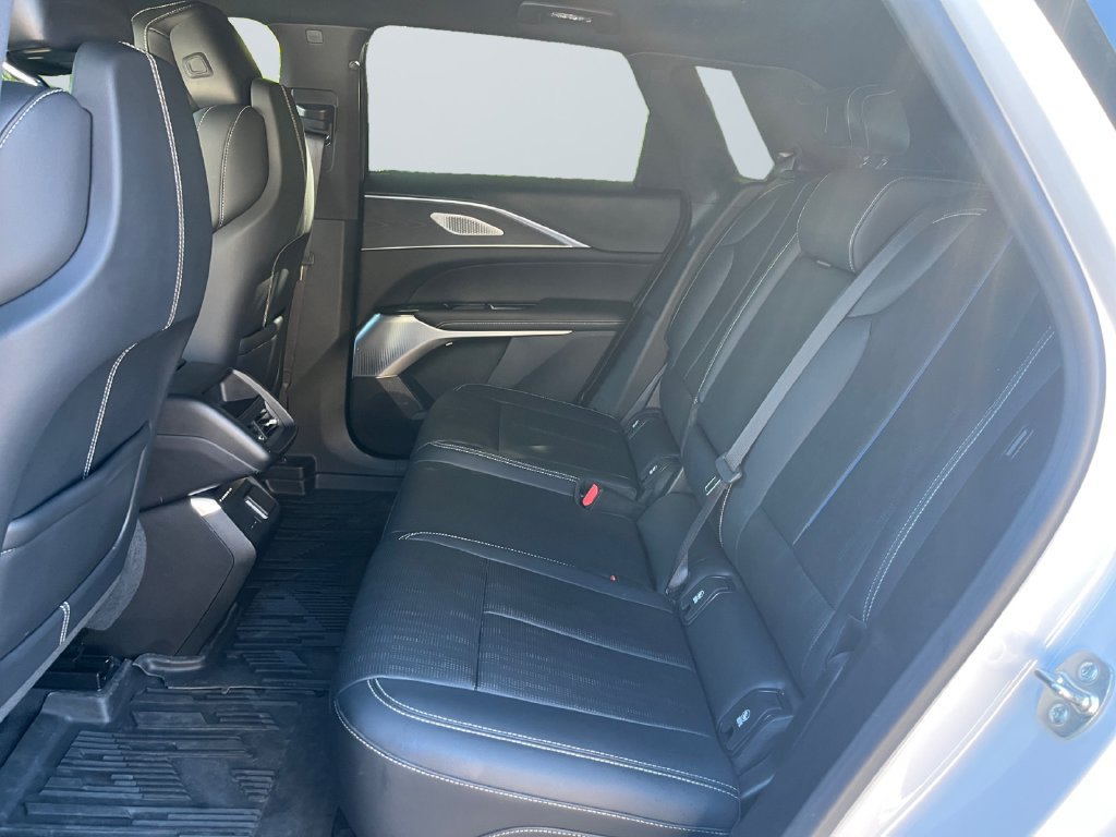 Used 2024 Cadillac Lyriq Luxury w/ LPO, Floor Liner Package AWD/4WD image 13