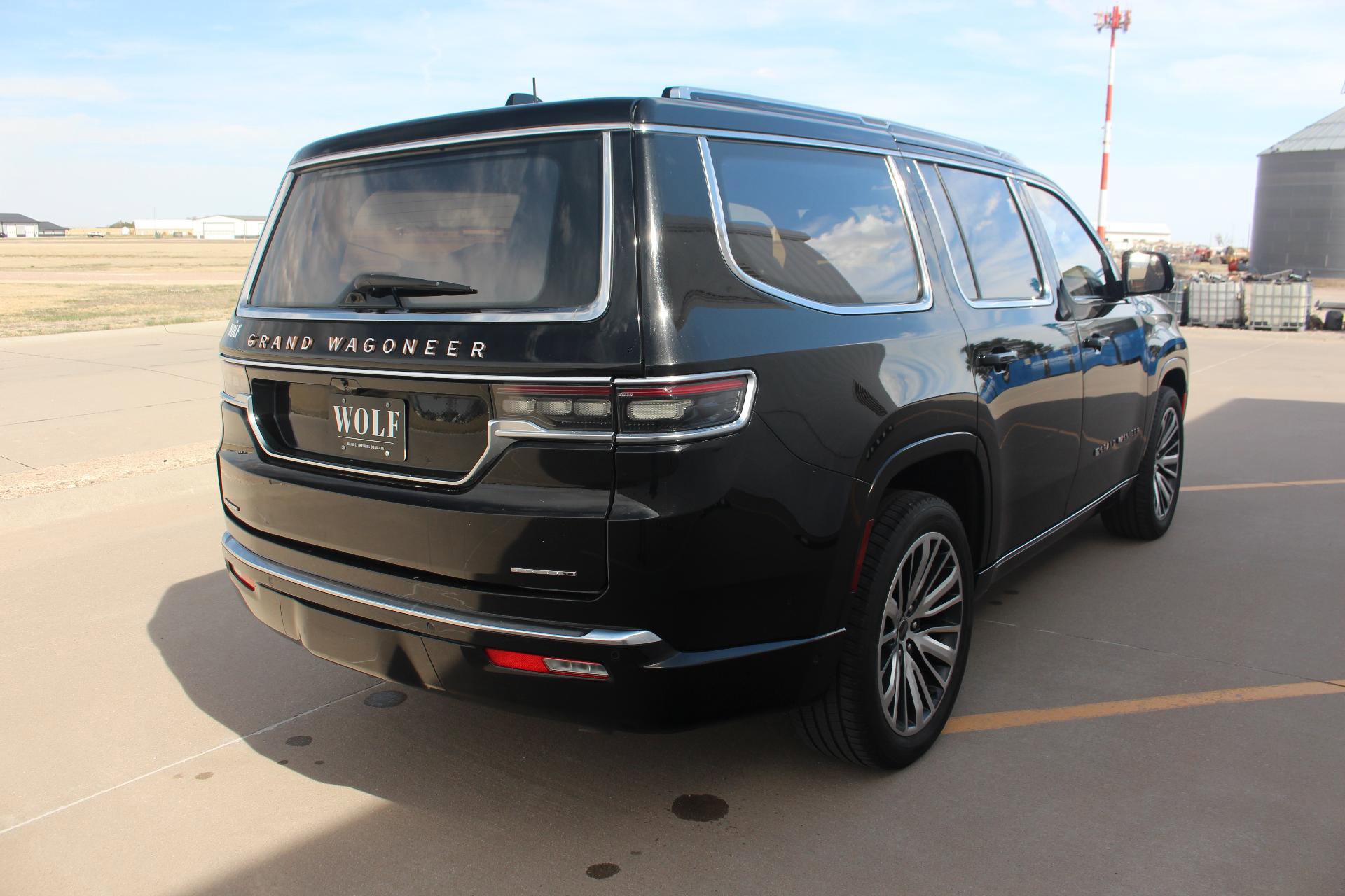 Used 2022 Jeep Grand Wagoneer Series III w/ Rear Seat Video Group 1 image 6
