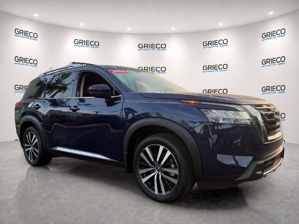 Used 2024 Nissan Pathfinder Platinum FWD image 1