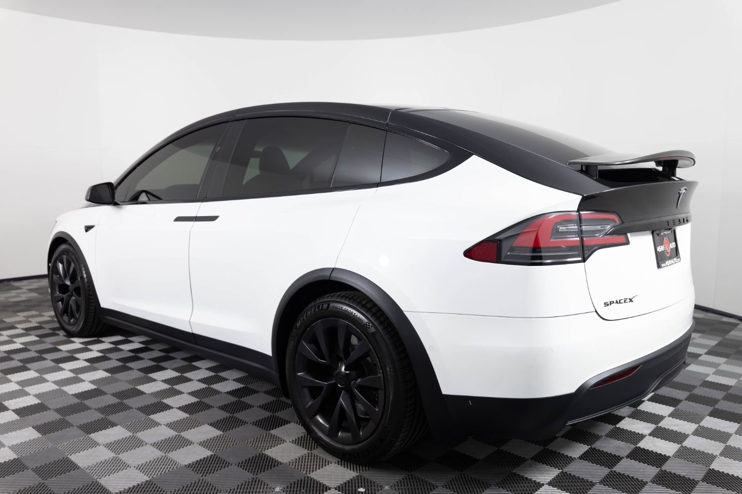 Used 2022 Tesla Model X Plaid image 4