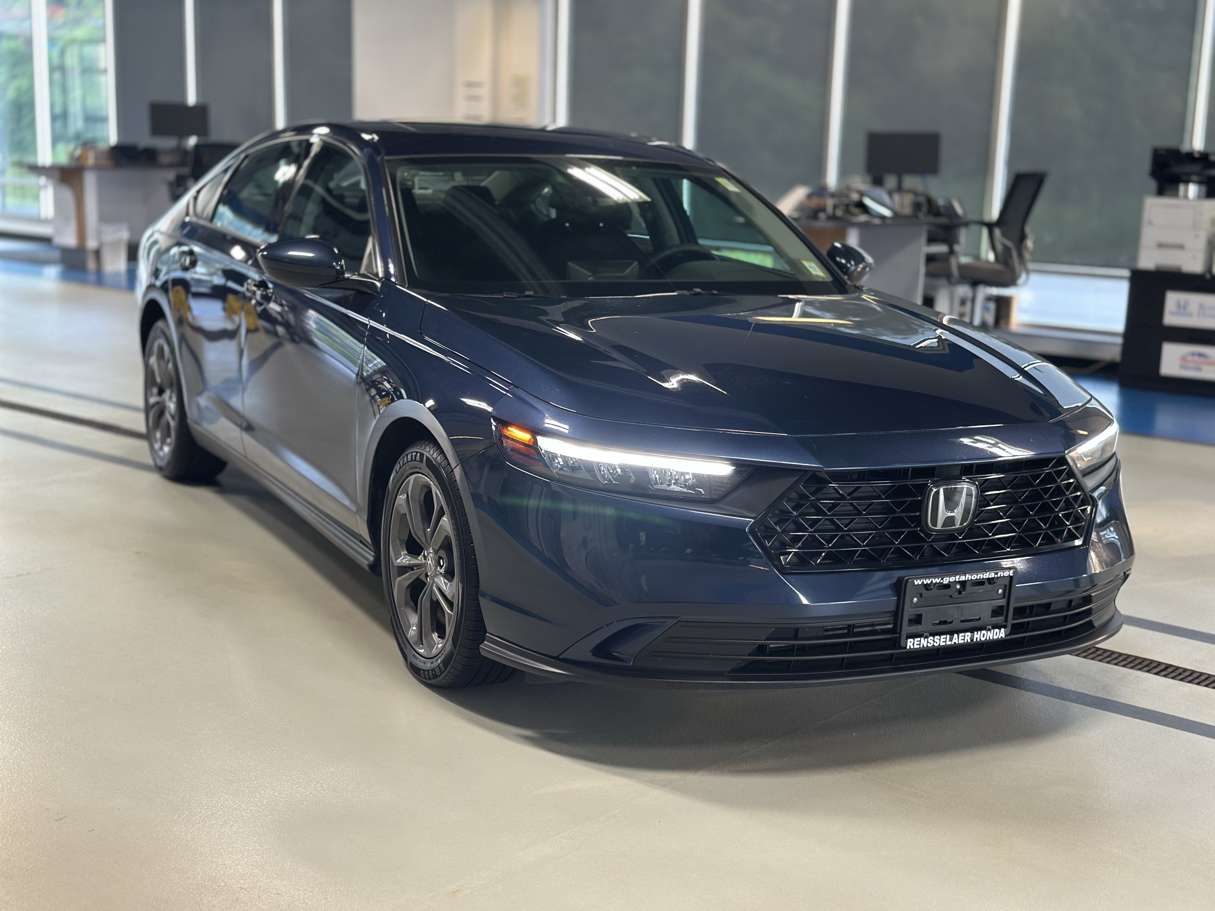 Used 2023 Honda Accord EX image 4