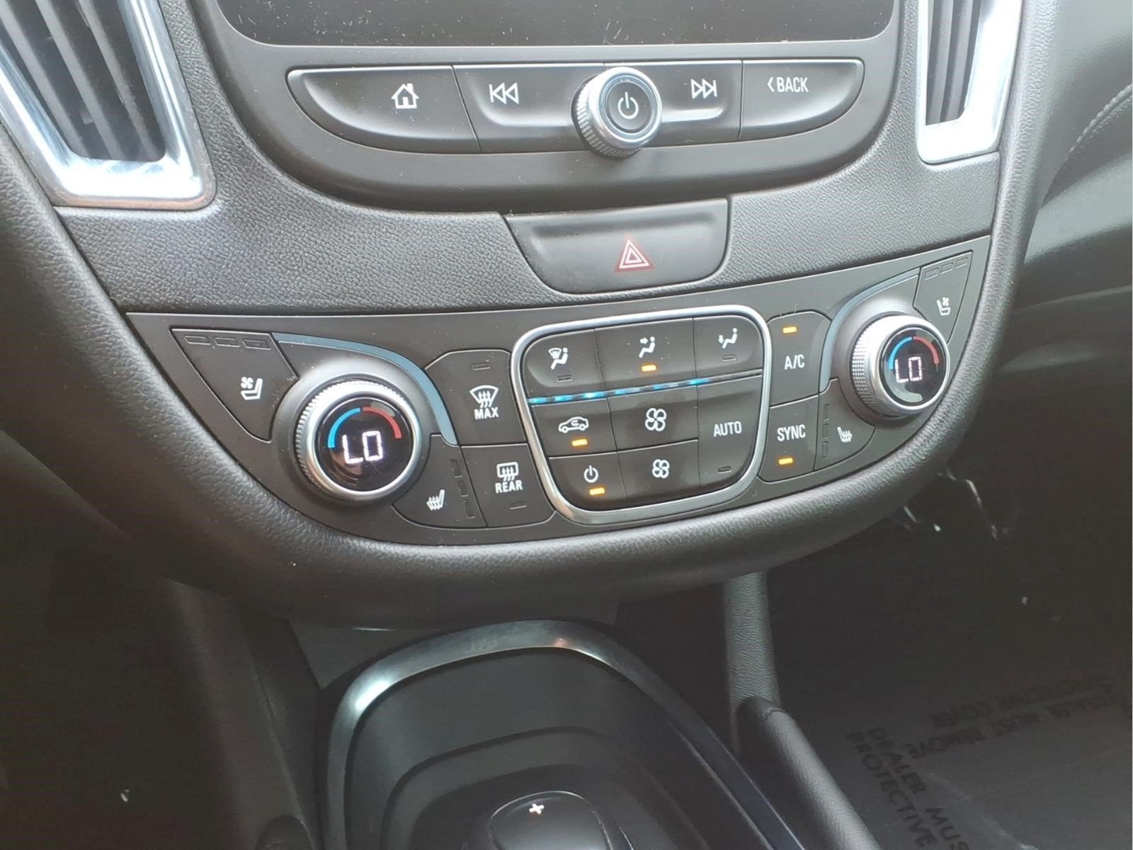Used 2018 Chevrolet Malibu Premier w/ Premier Sun and Wheel Package FWD image 18