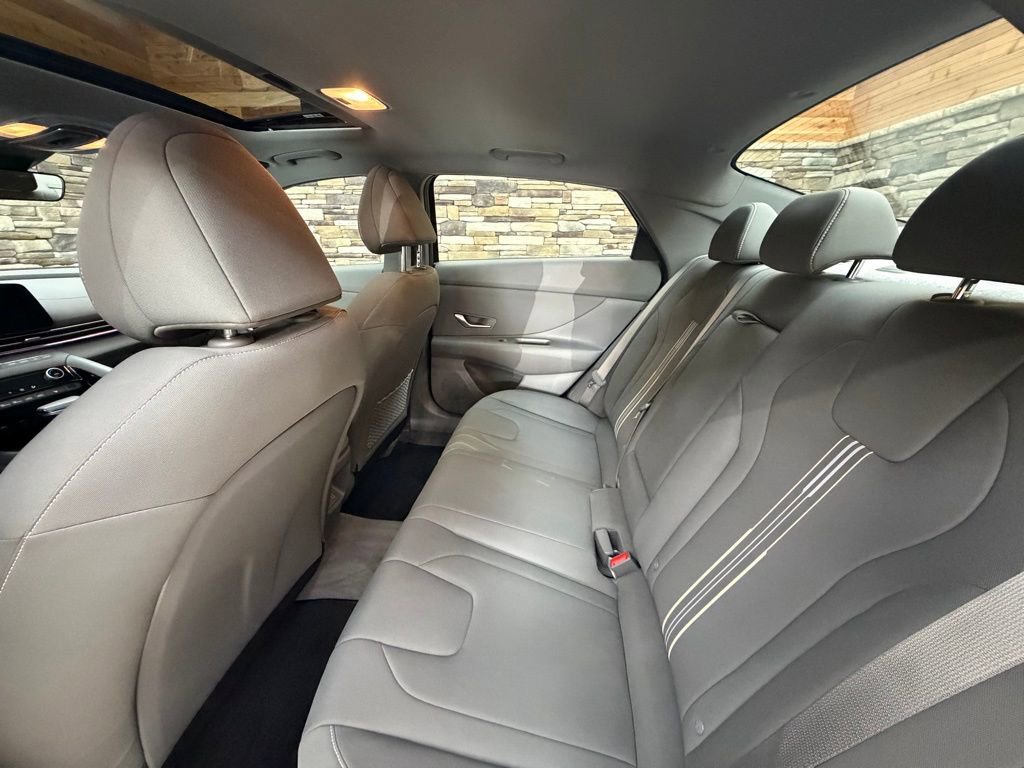 Used 2024 Hyundai Elantra SEL w/ Convenience Package image 26