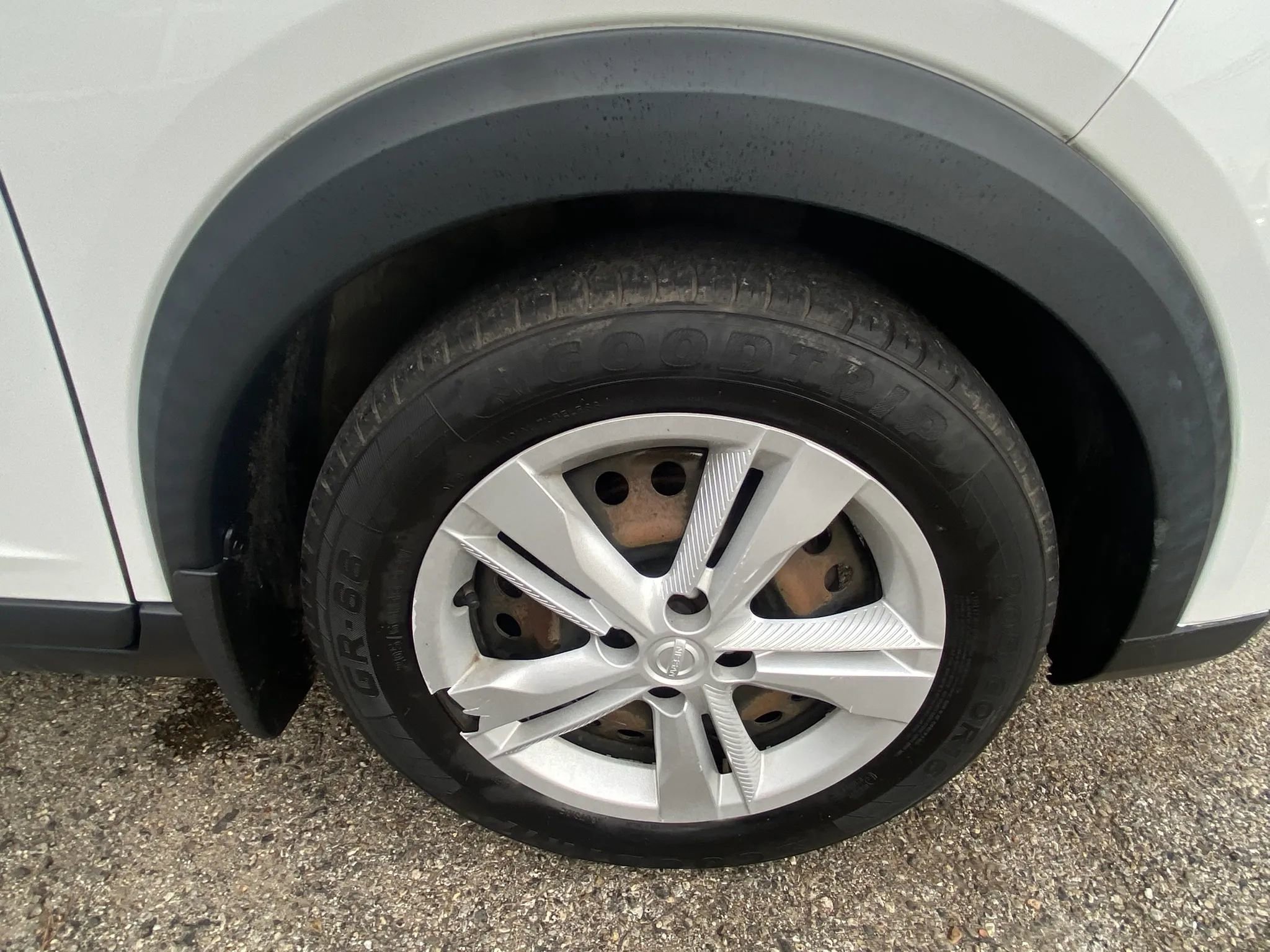 Used 2018 Nissan Kicks S image 20