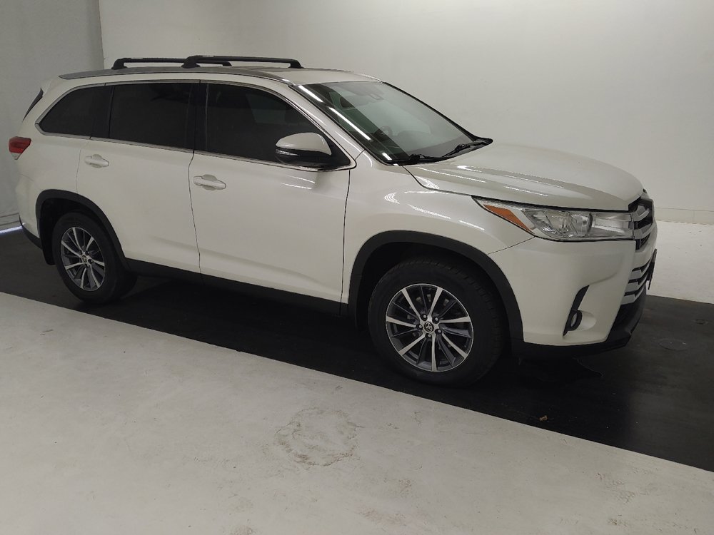 Used 2019 Toyota Highlander XLE FWD image 11