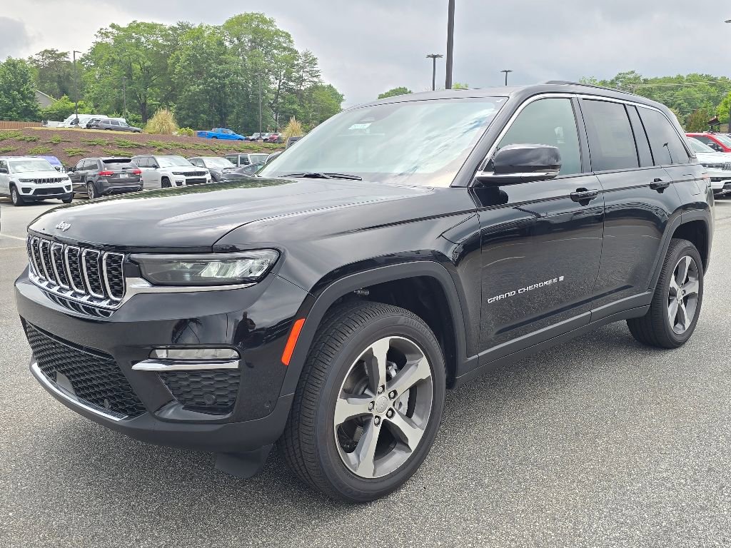 New 2025 Jeep Grand Cherokee Limited w/ Luxury Tech Group II image 15