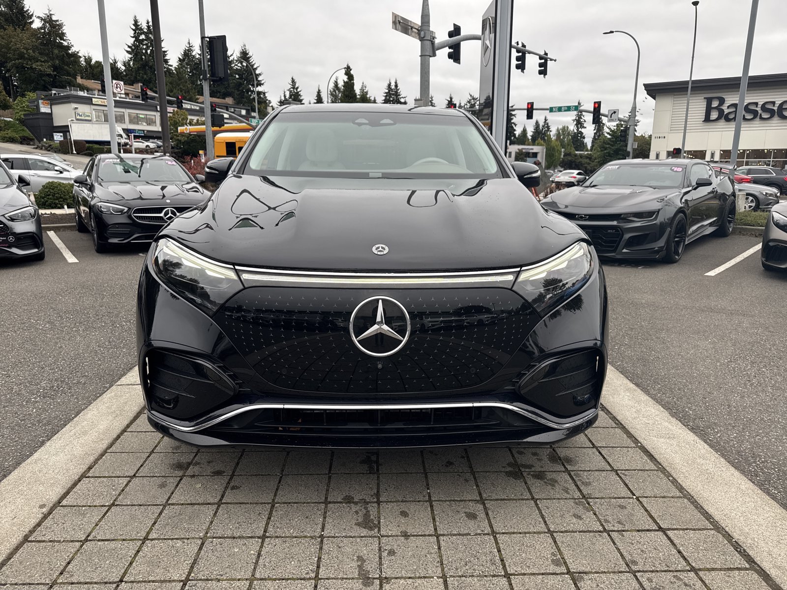 Used 2023 Mercedes-Benz EQS 580 4MATIC SUV image 2