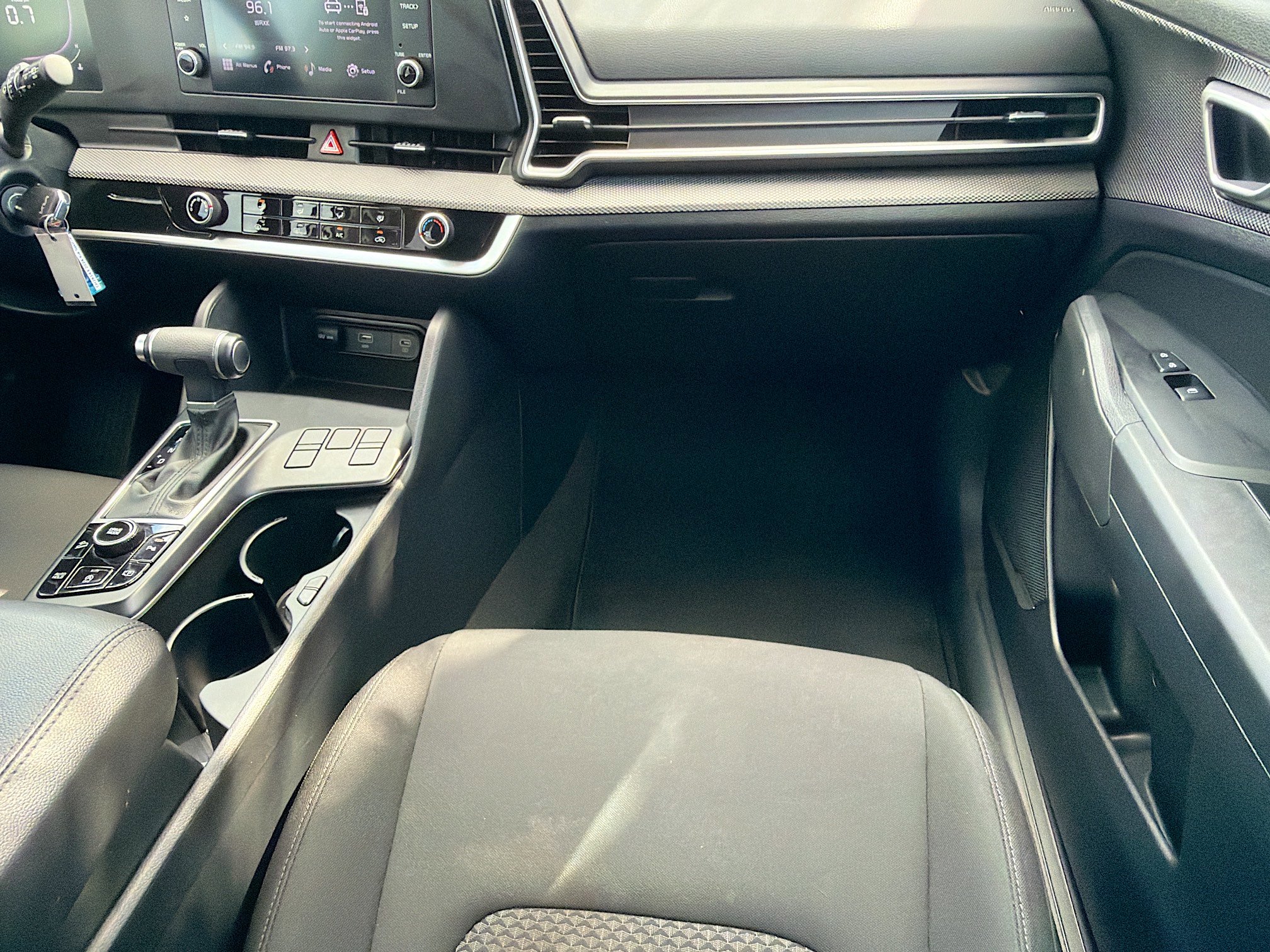 Used 2024 Kia Sportage LX image 17