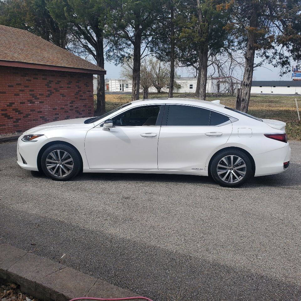 Used 2021 Lexus ES 300h w/ Premium Package image 2