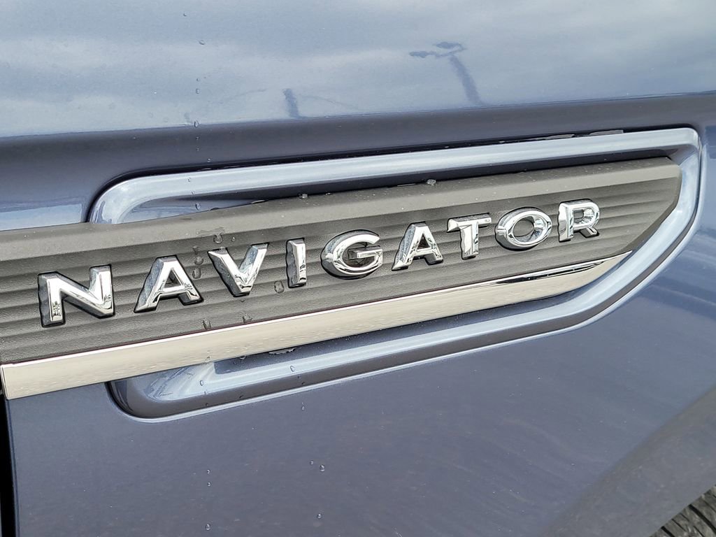 Used 2023 Lincoln Navigator L Reserve image 6