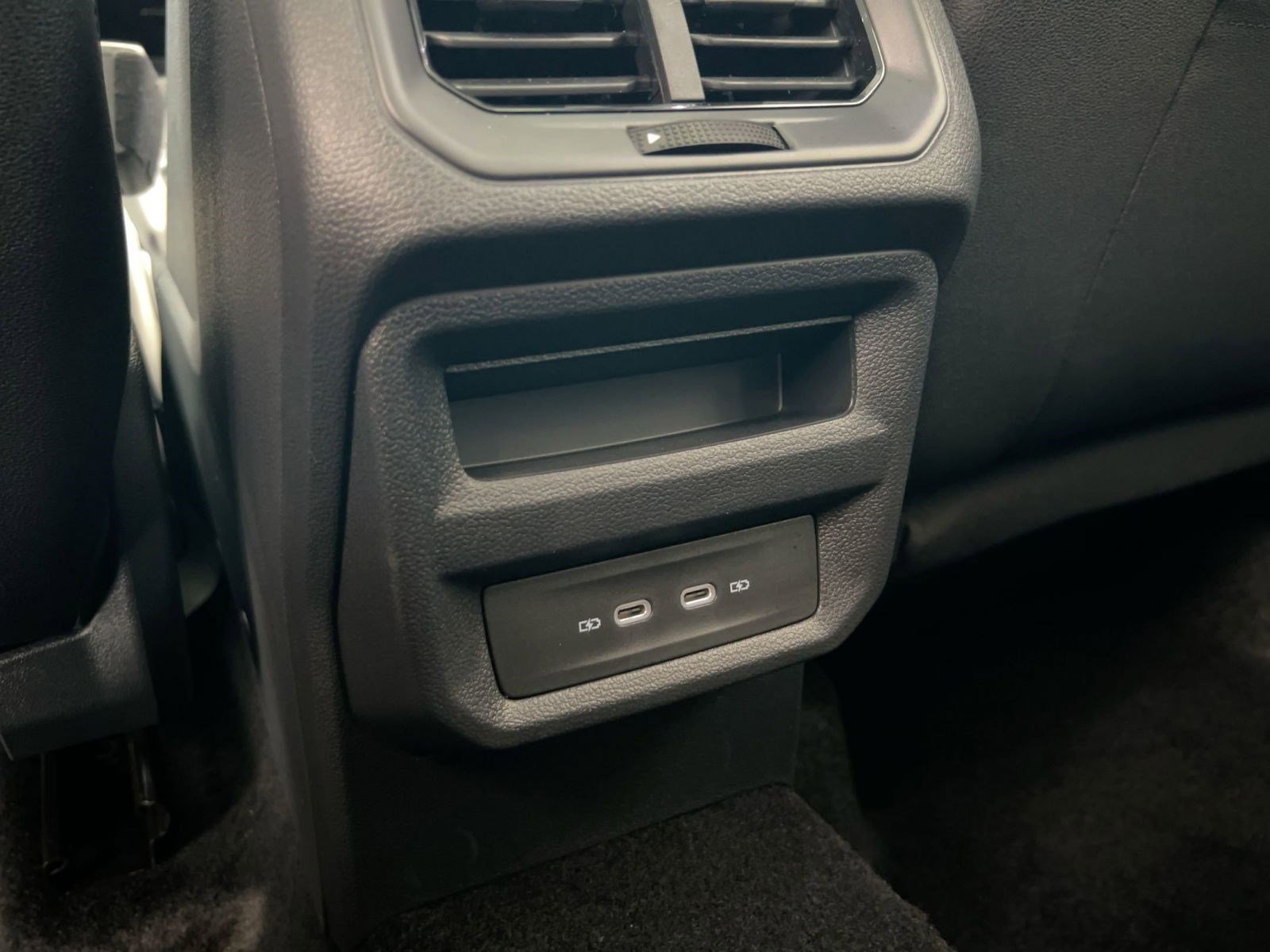 New 2026 Volkswagen Taos SE FWD image 28
