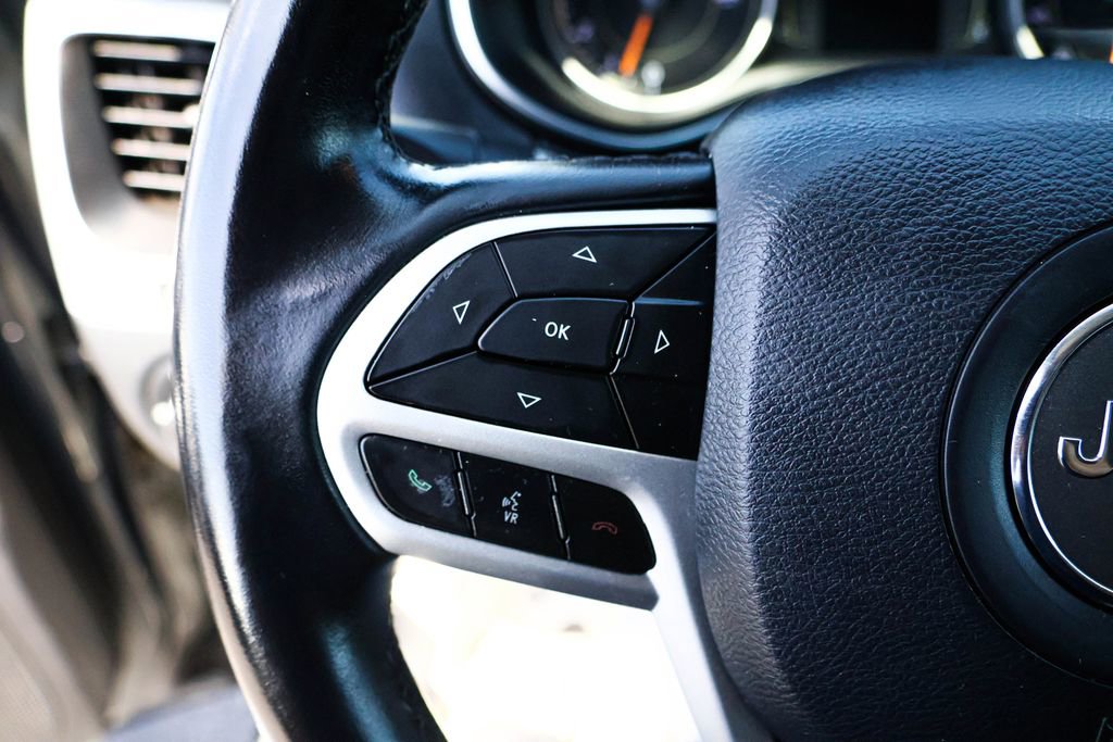 Used 2019 Jeep Cherokee Latitude AWD/4WD image 19