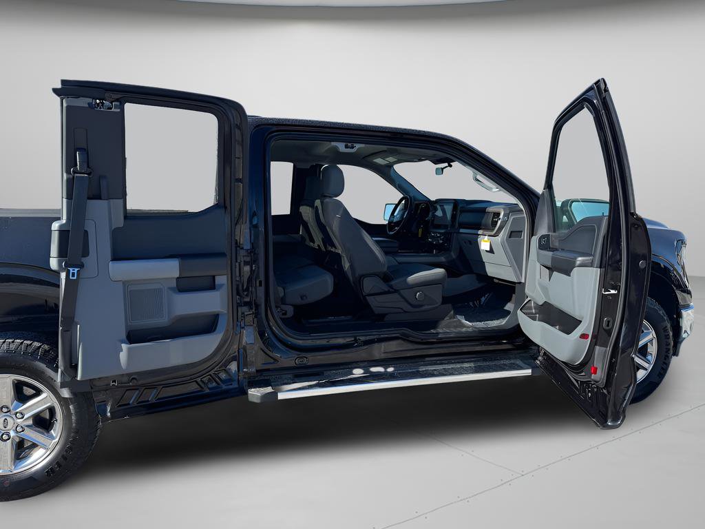 Used 2025 Ford F150 XLT w/ Equipment Group 301A Standard AWD/4WD image 8