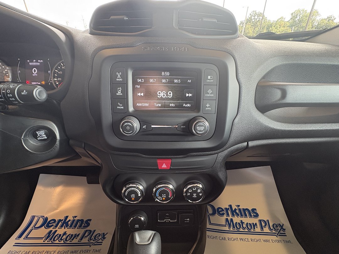 Used 2017 Jeep Renegade Latitude AWD/4WD image 16