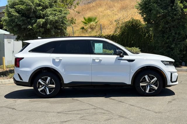 Used 2023 Kia Sorento S w/ Panoramic Sunroof Package FWD image 3
