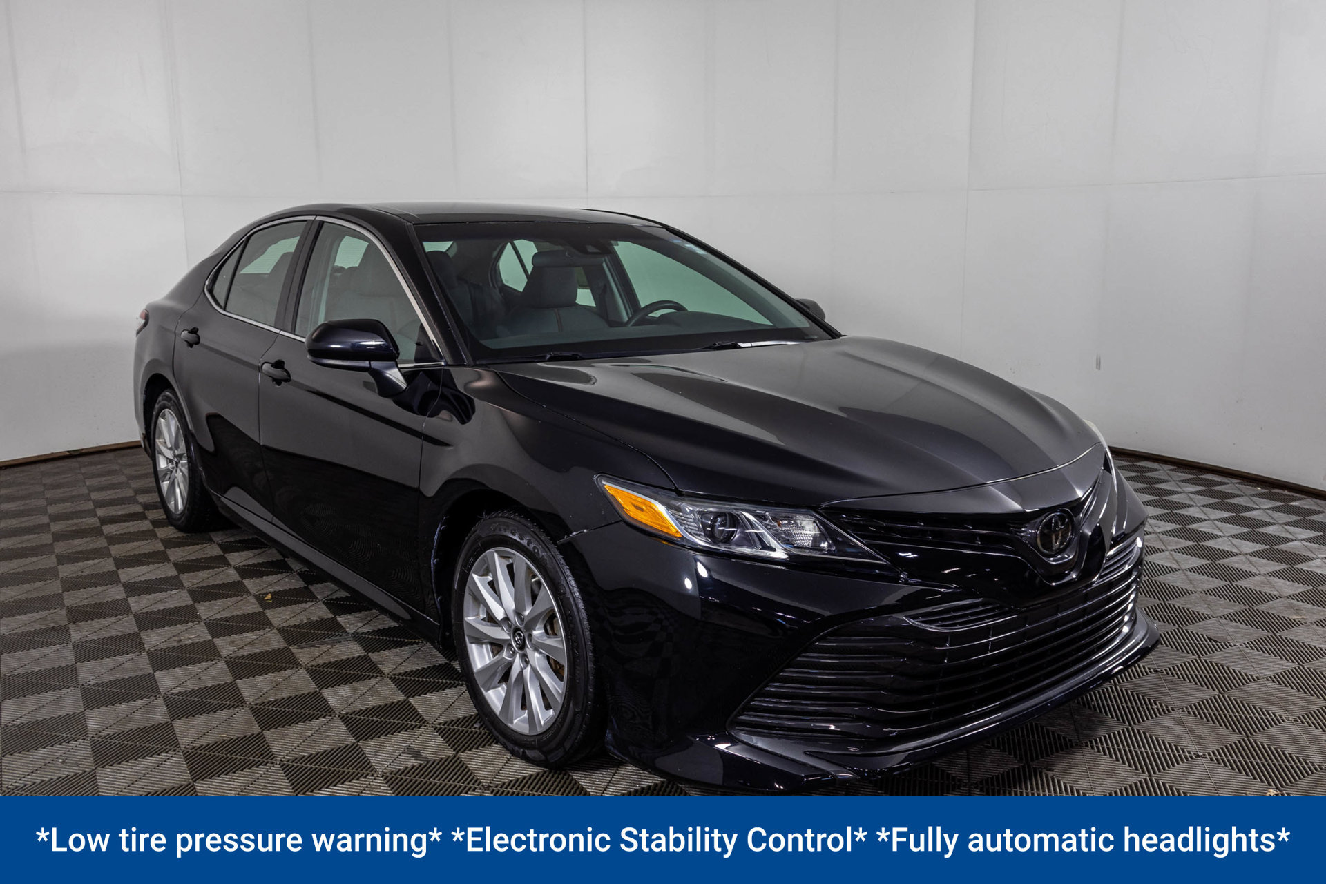 Used 2018 Toyota Camry LE FWD image 10