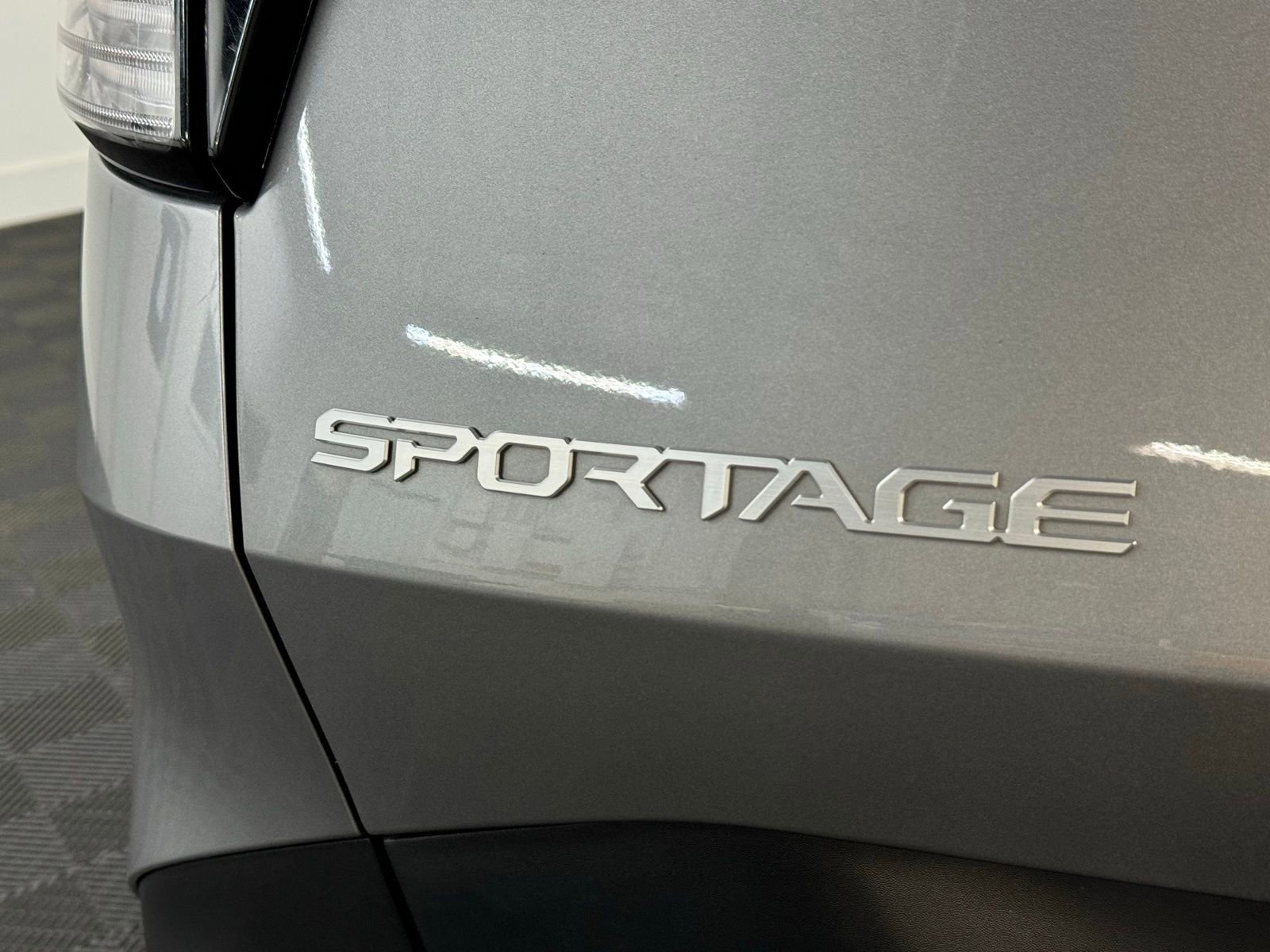 Used 2024 Kia Sportage LX image 8