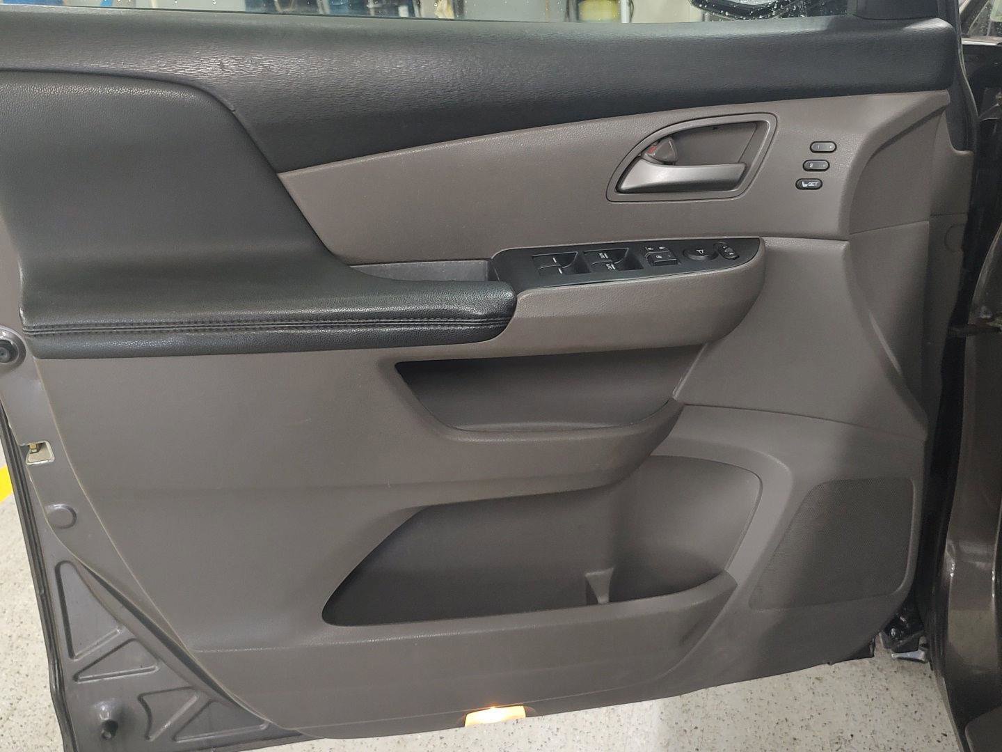 Used 2012 Honda Odyssey Touring Elite image 22