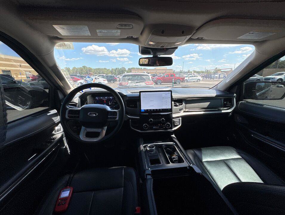 Used 2023 Ford Expedition XLT RWD image 7
