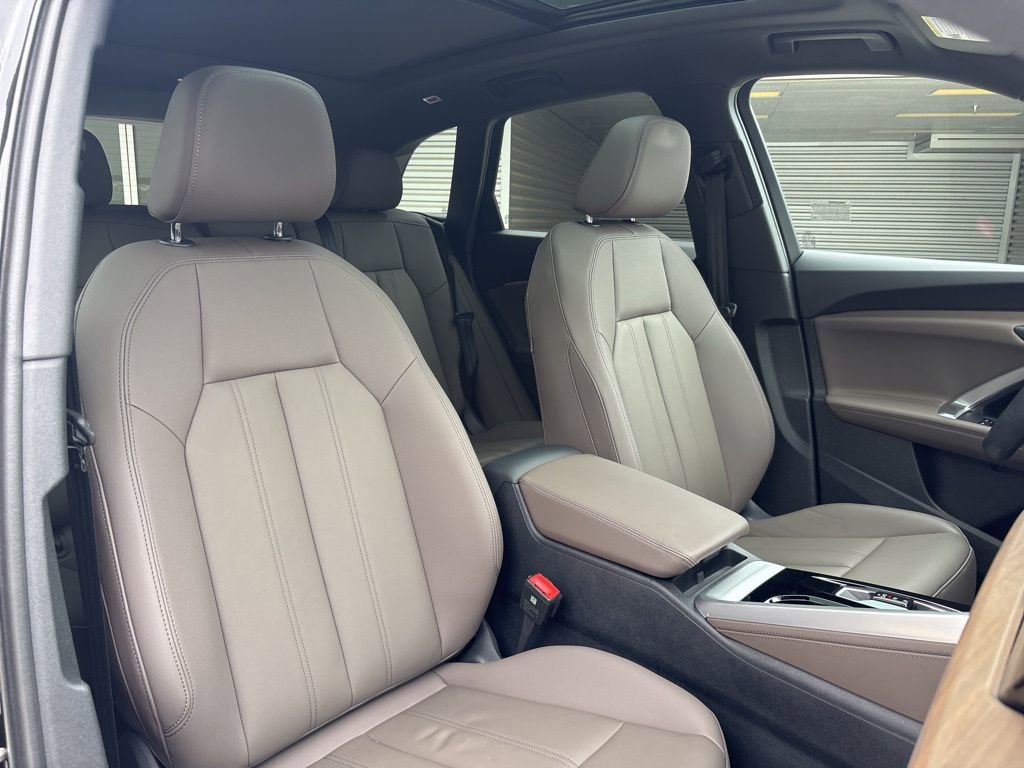 Used 2025 Audi Q5 Premium w/ Convenience Package AWD/4WD image 16