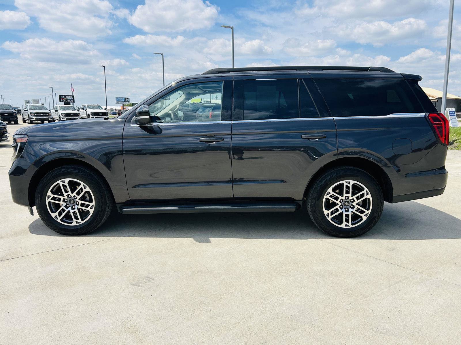Used 2025 Ford Expedition Active AWD/4WD image 45