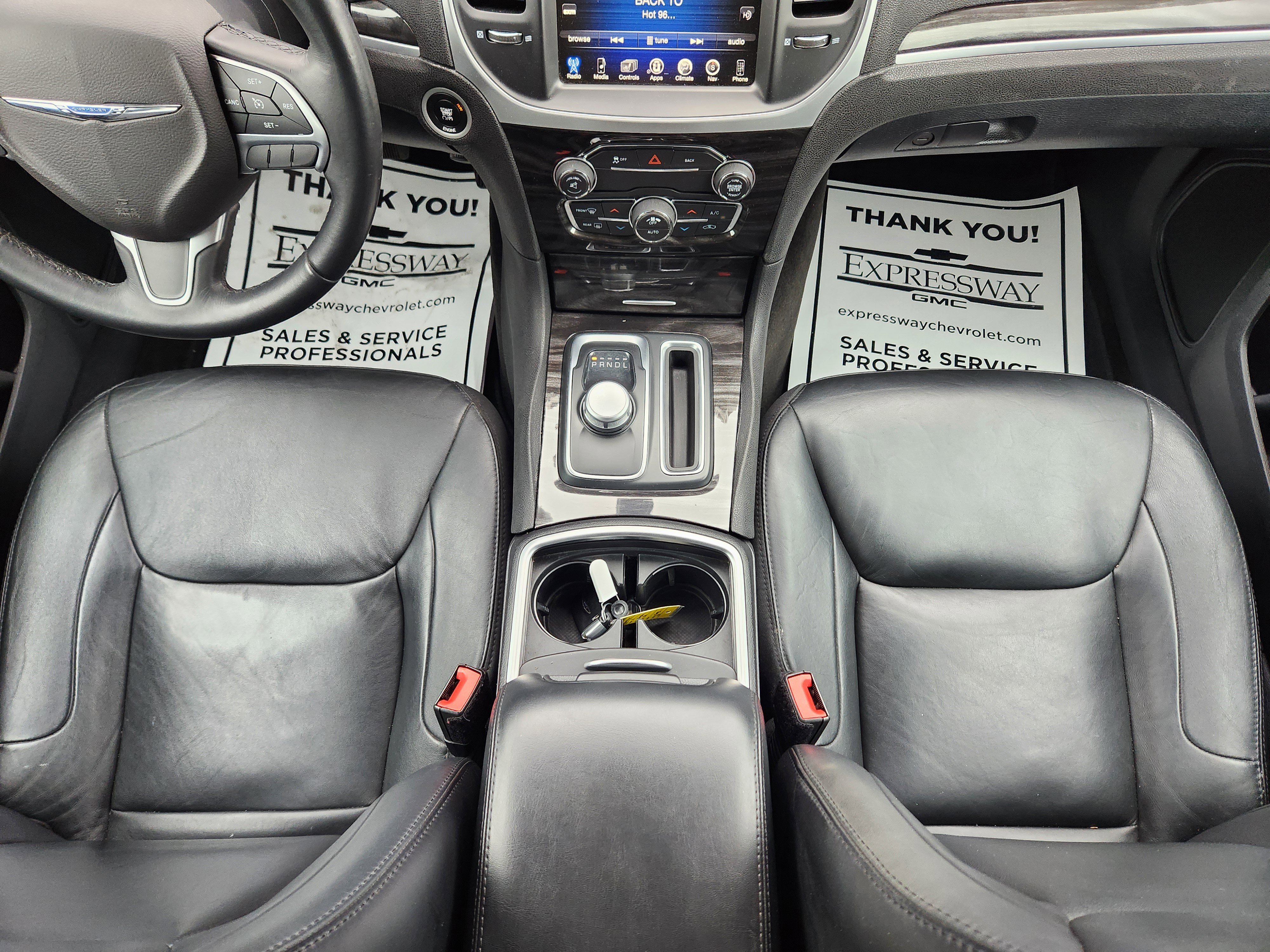 Used 2015 Chrysler 300 Limited RWD image 17