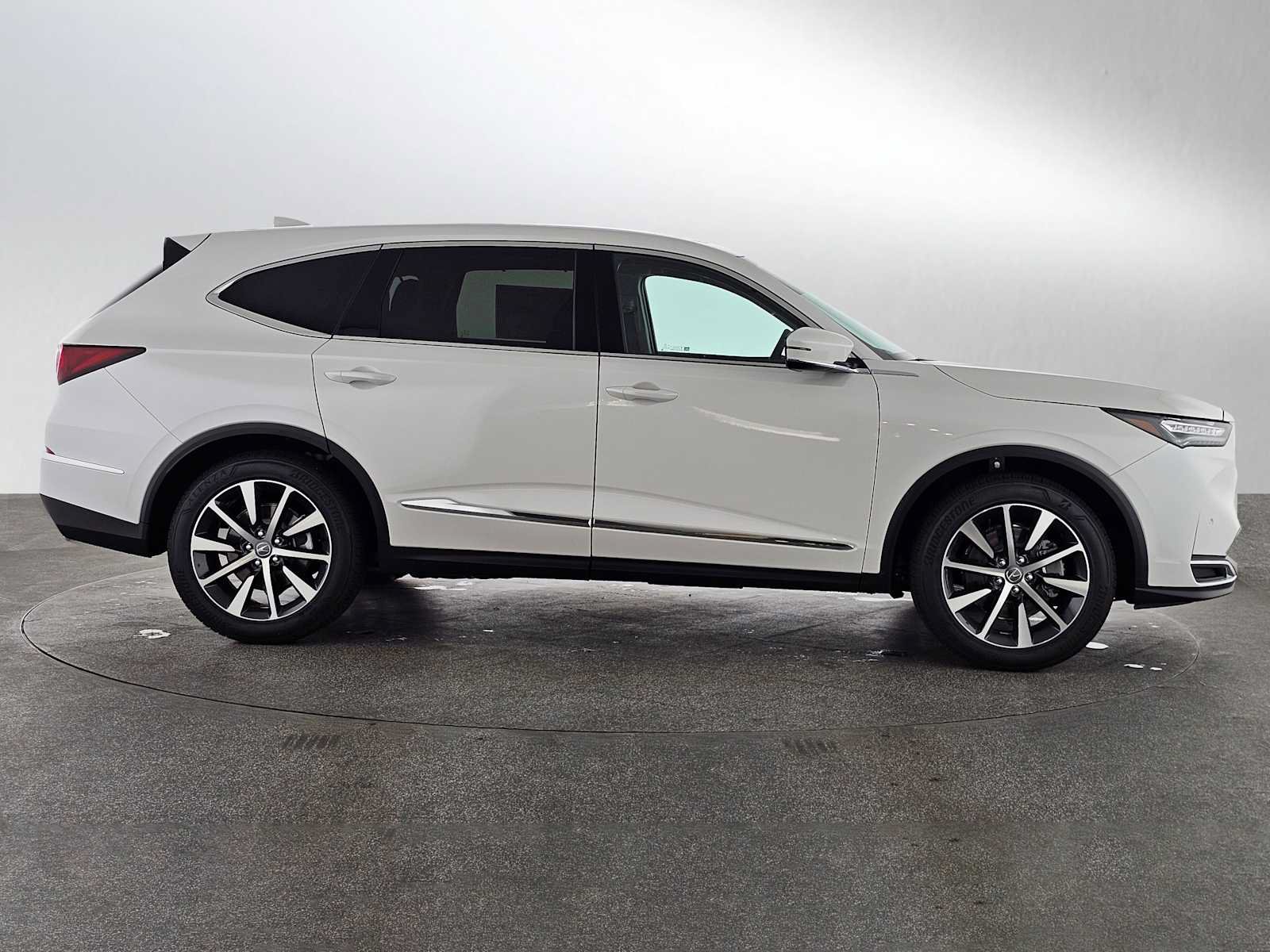 New 2026 Acura MDX w/ Technology Package FWD image 2