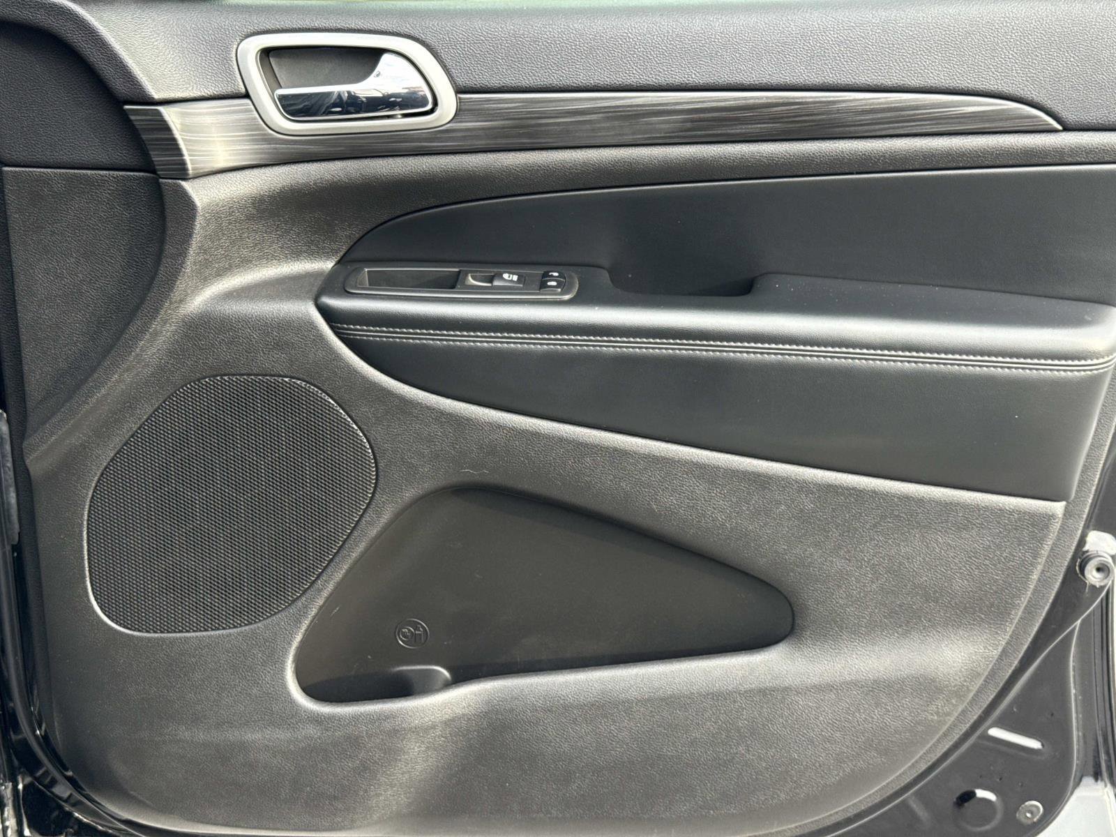 Used 2019 Jeep Grand Cherokee Altitude image 17