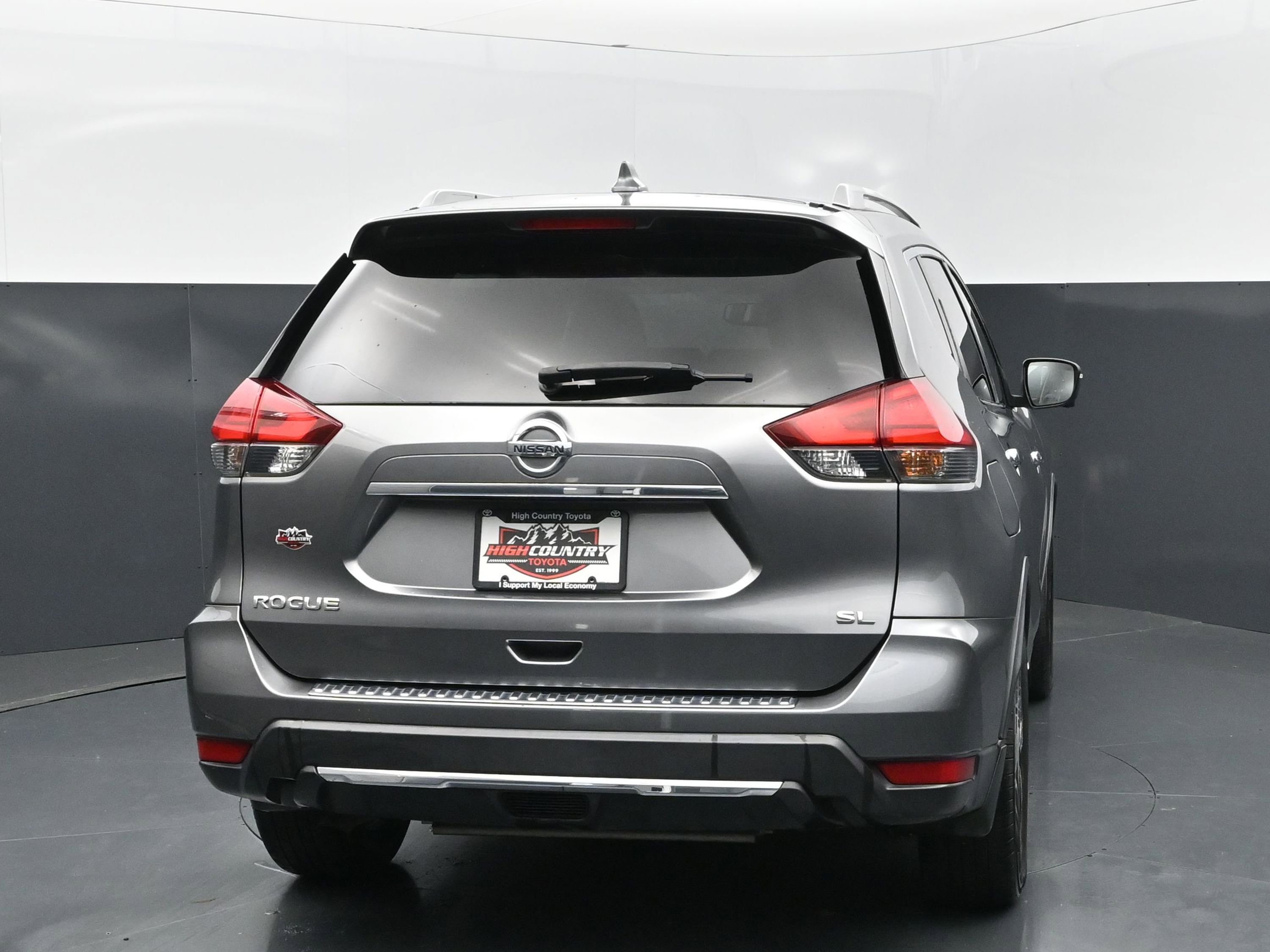 Used 2017 Nissan Rogue SL w/ SL Premium Package FWD image 5