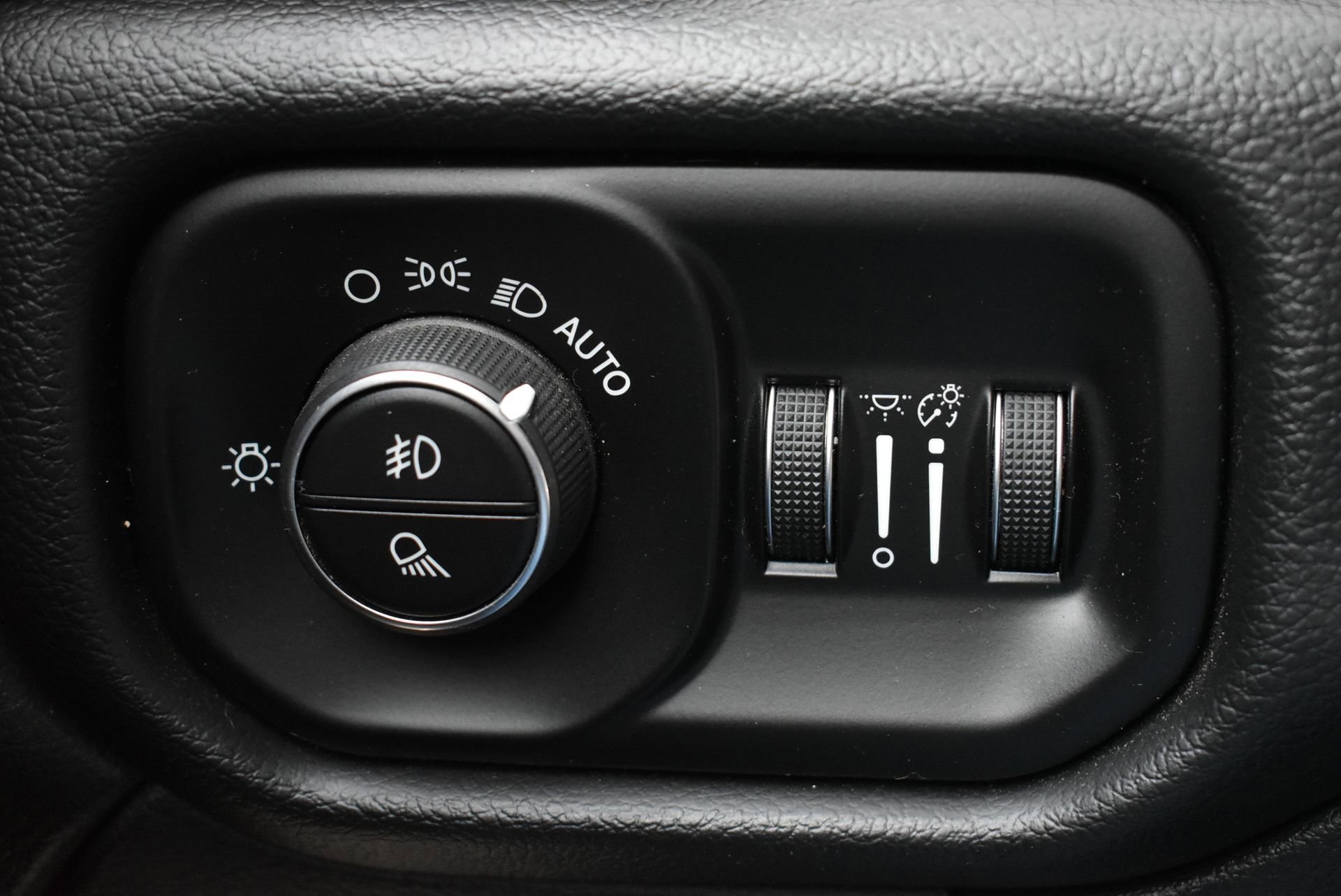 Used 2019 RAM 2500 Laramie image 17