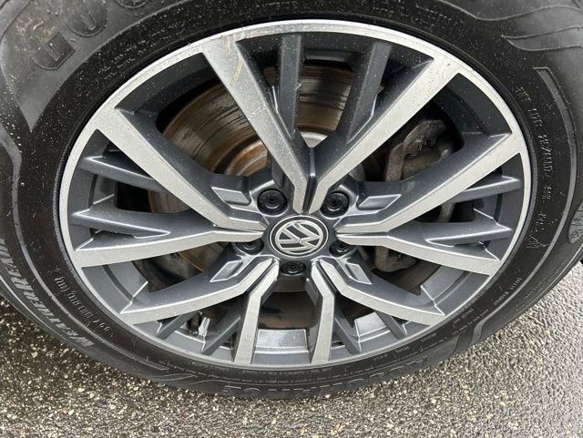 Used 2020 Volkswagen Tiguan SE w/ 3rd Row Seat Package AWD/4WD image 9